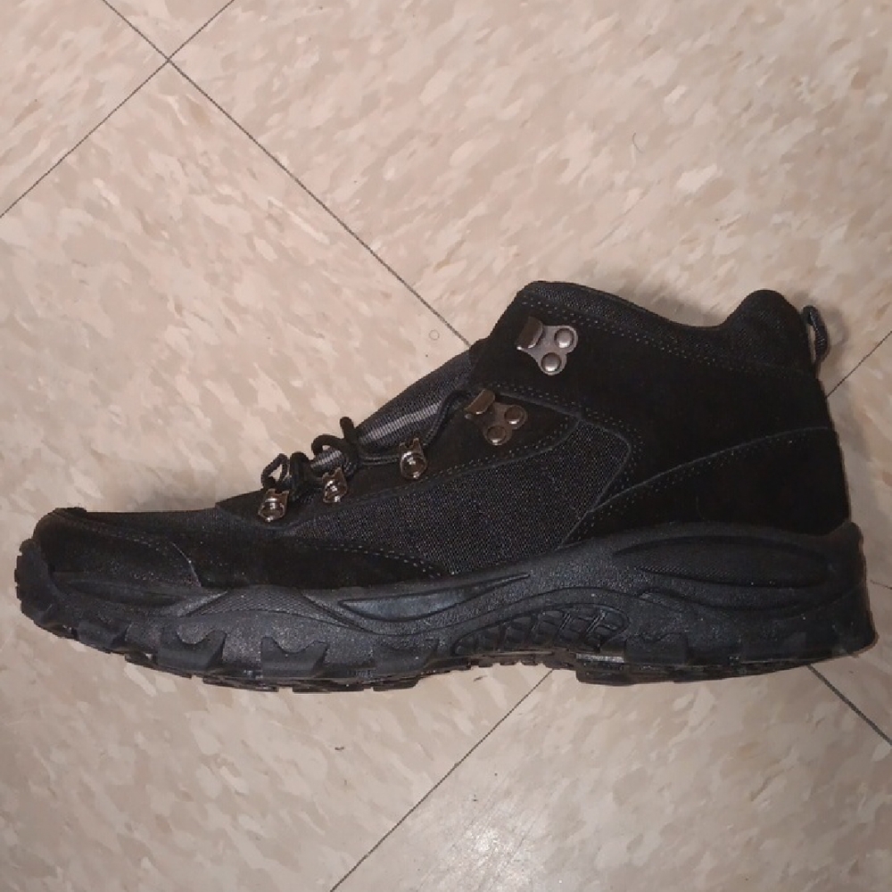 Western Chief Men's Black Athletic Shoes